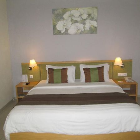 Hotel Anggrek Gandasari Бандунг Екстериор снимка