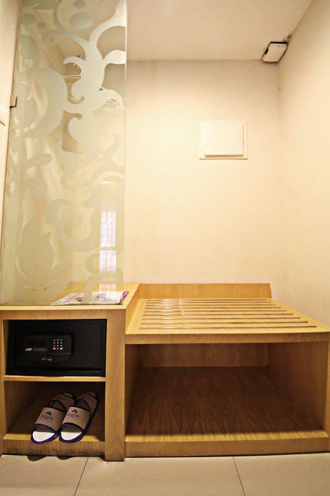 Hotel Anggrek Gandasari Бандунг Екстериор снимка