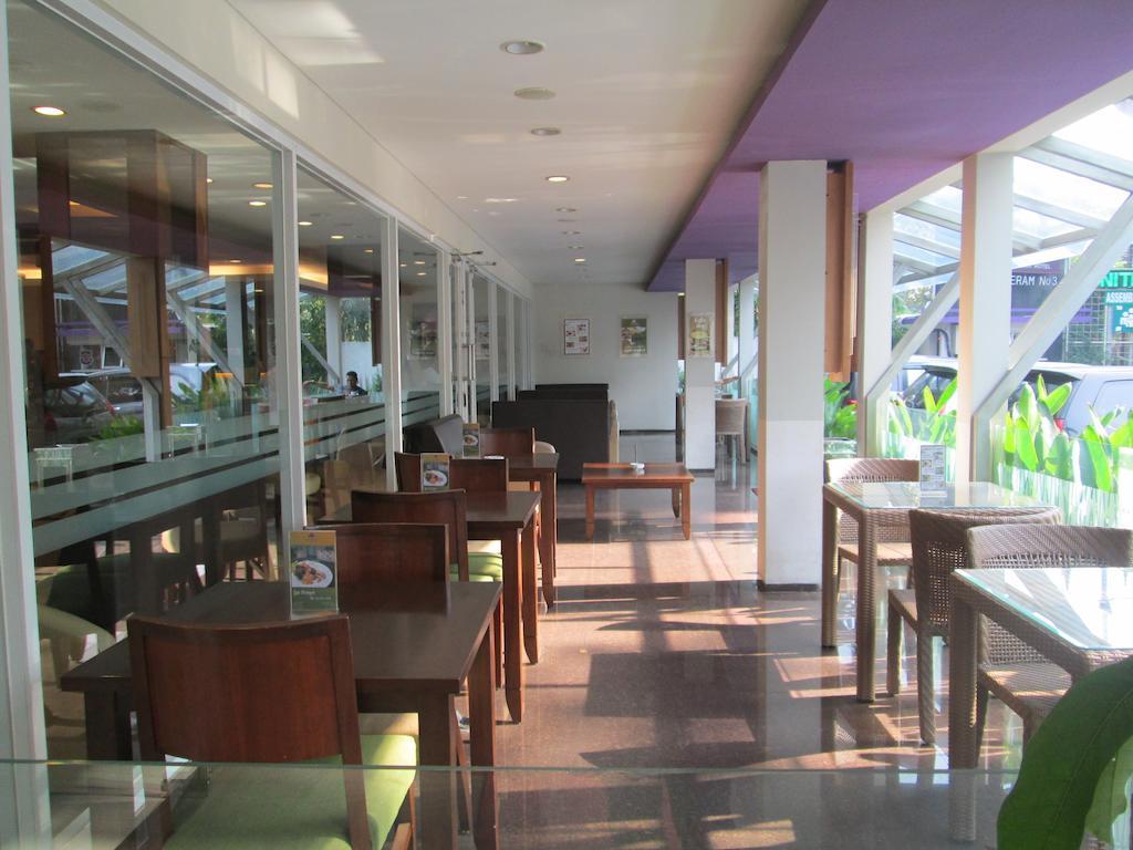 Hotel Anggrek Gandasari Бандунг Екстериор снимка